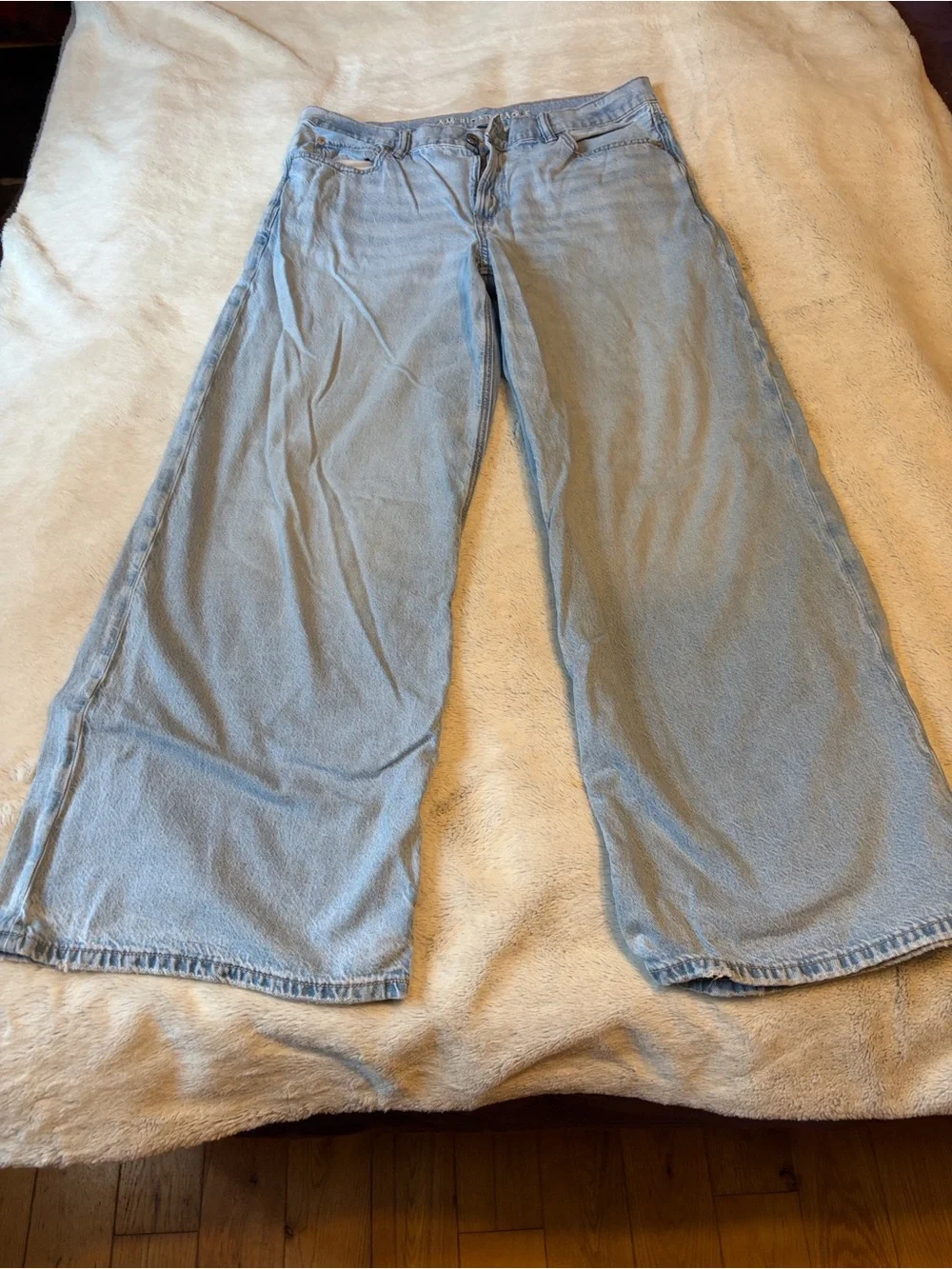 American Eagle Outfitters Low Rise Ultra Wide-Leg Jeans. Size 10 Long - Picture 7 of 10